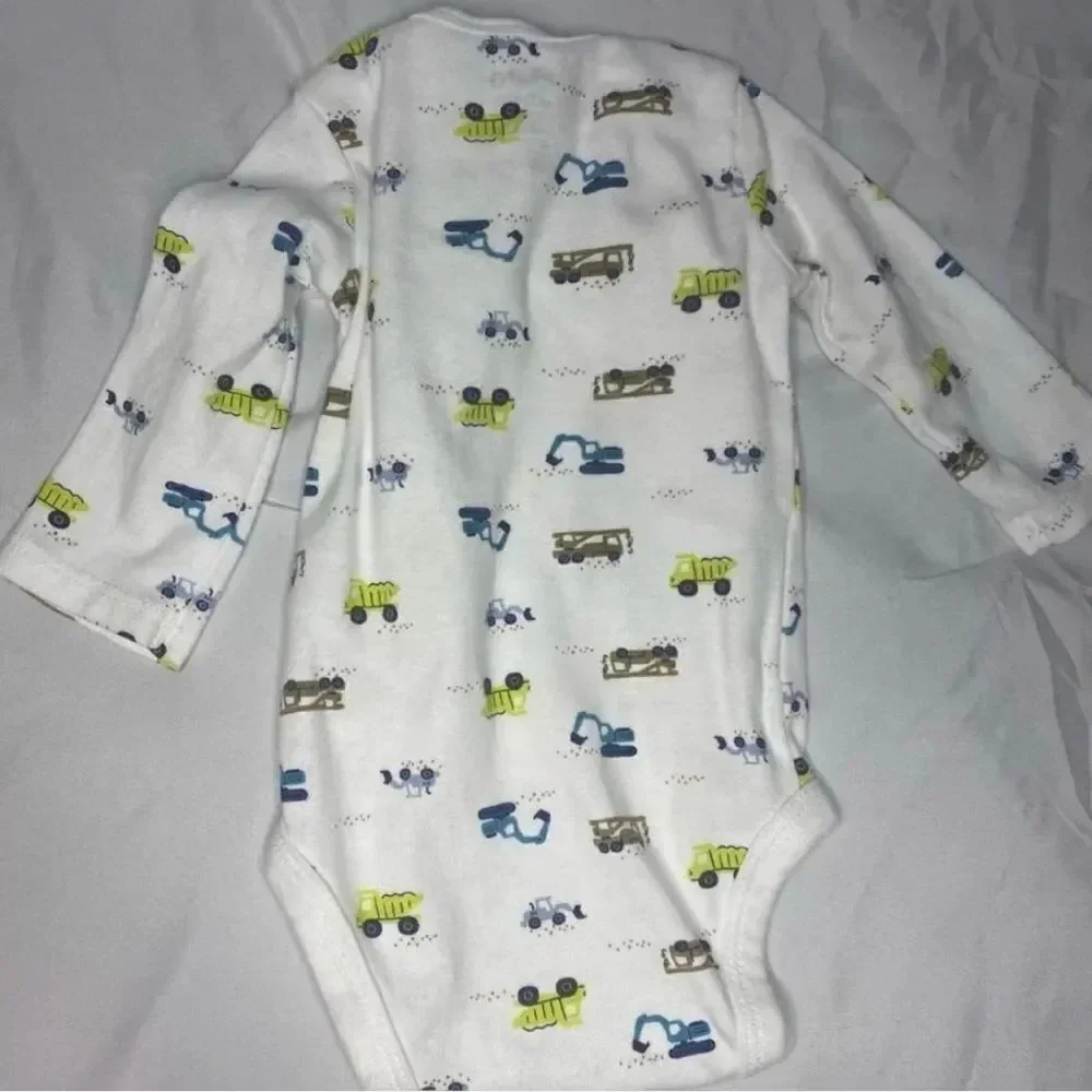 One long sleeve and one short sleeve onesie size 0-3M